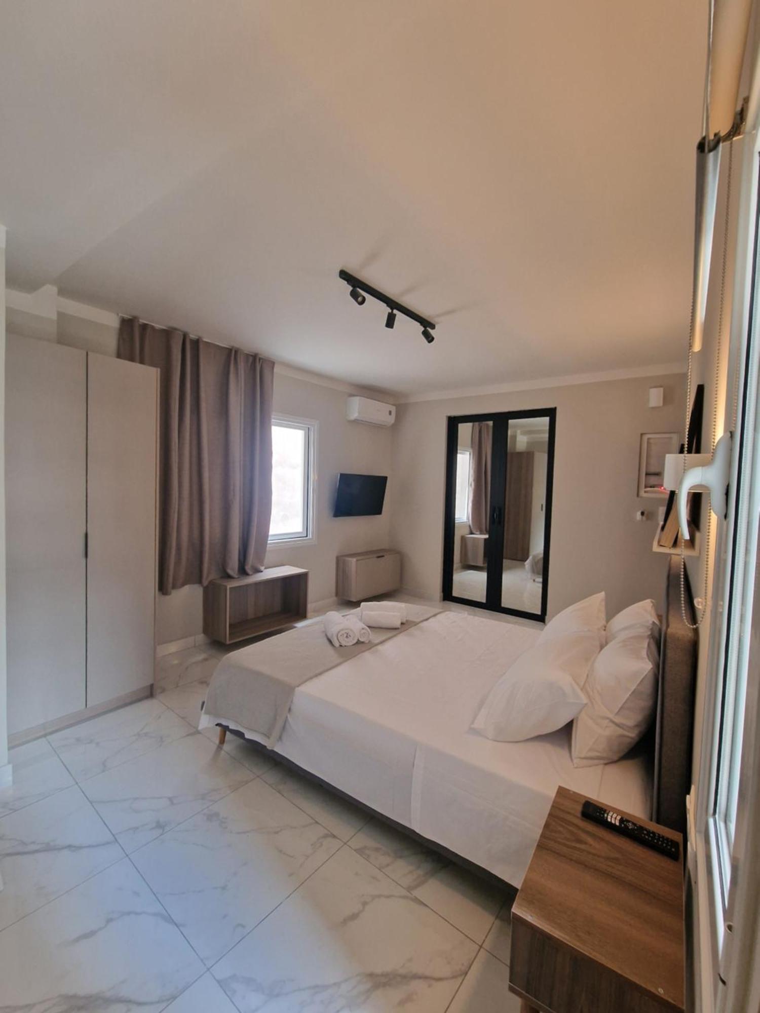 Deluxe Queen Studio